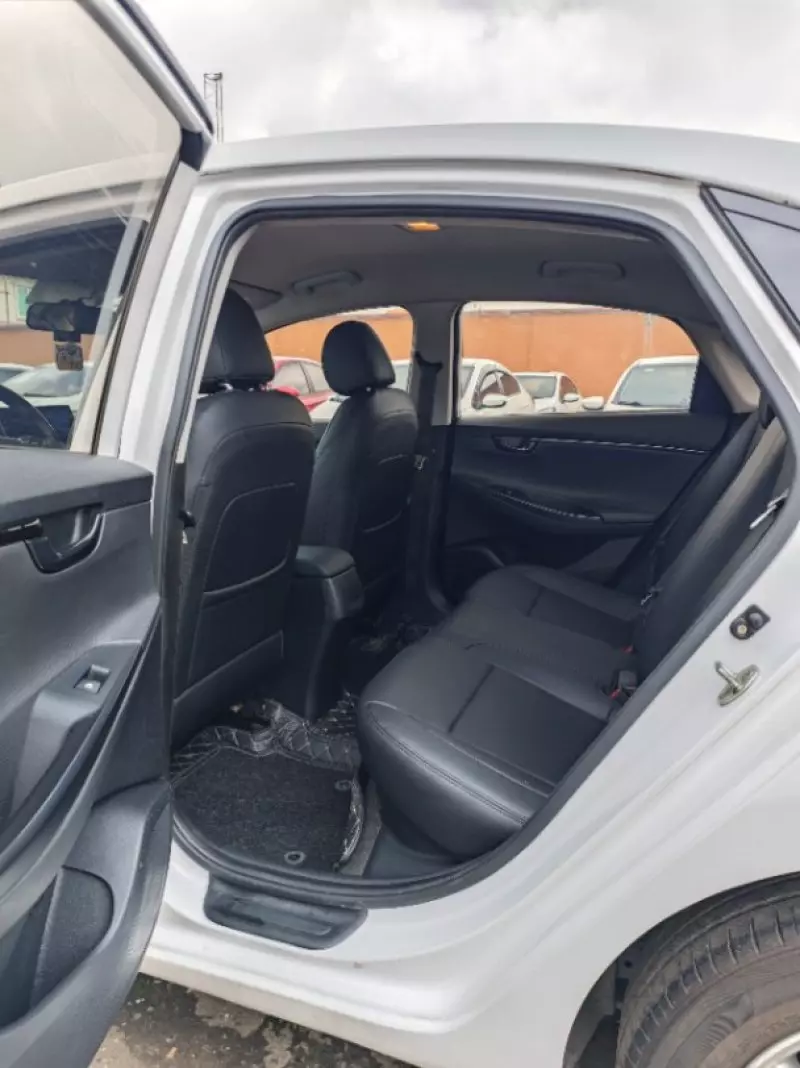 Hyundai Elantra   - 2019