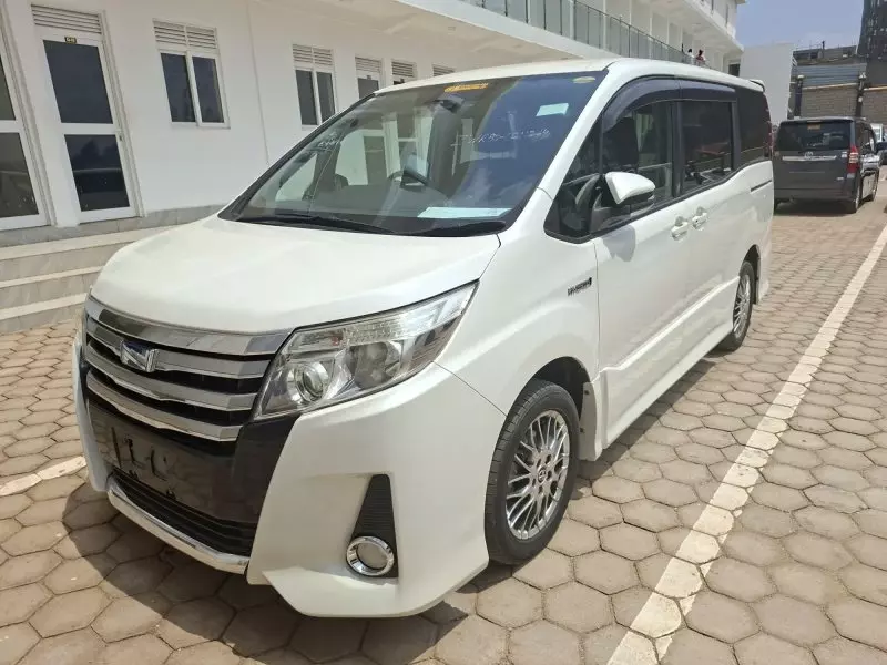 Toyota Noah Hybrid   - 2016