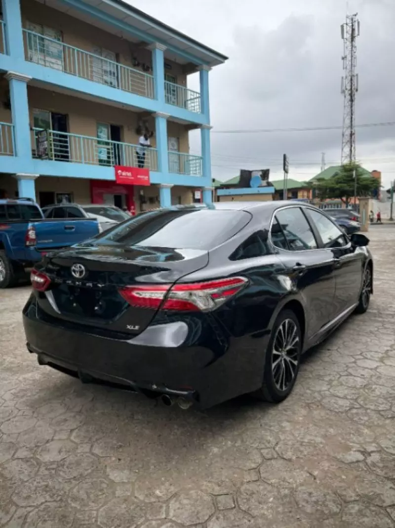 Toyota Camry   - 2018
