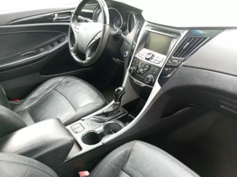 Hyundai Sonata   - 2012