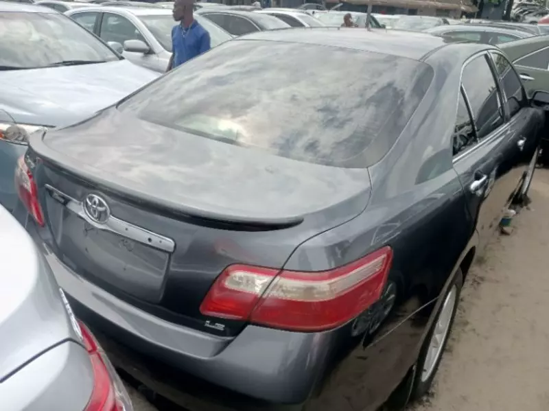 Toyota Camry   - 2006