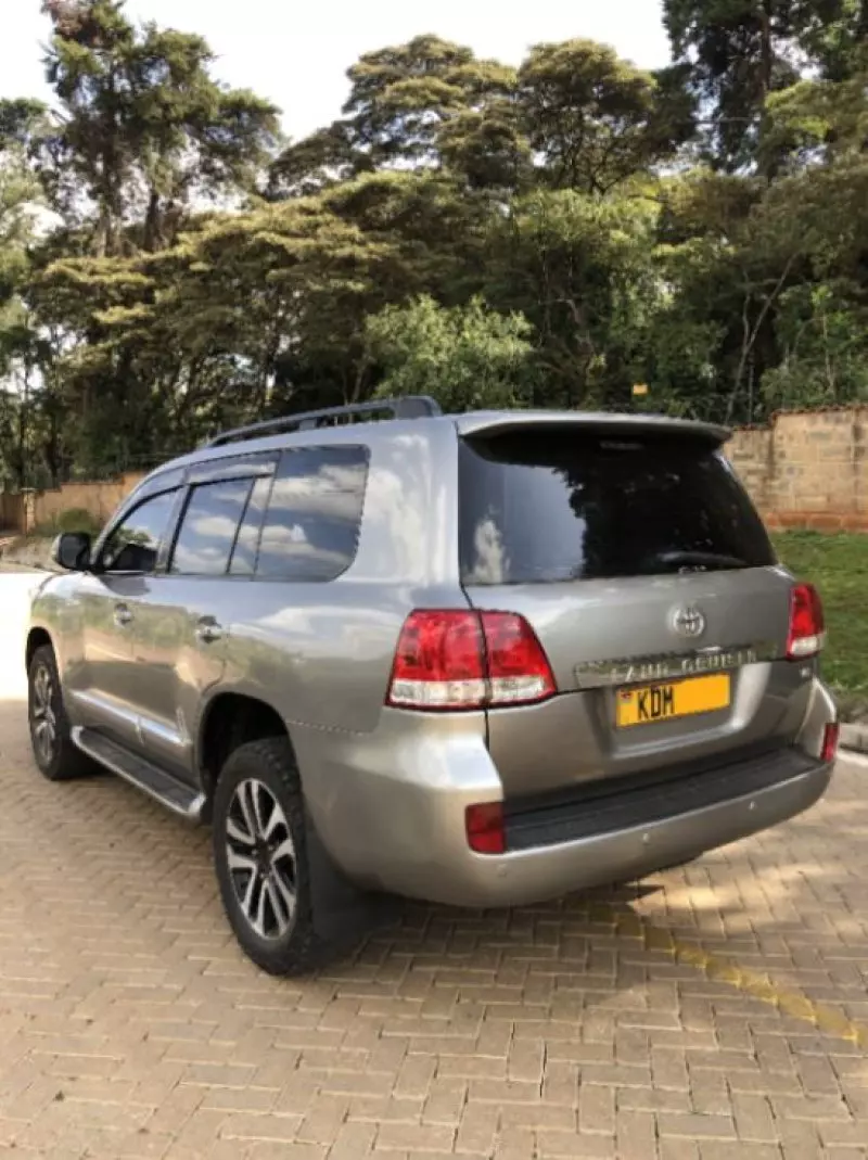 Toyota Landcruiser  V8   - 2010
