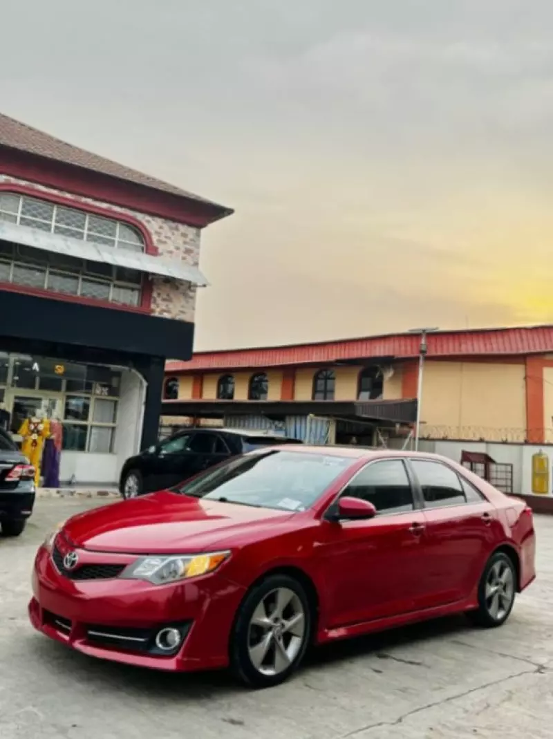 Toyota Camry - 2012