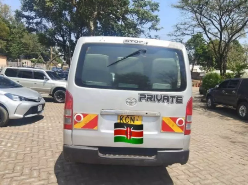Toyota Hiace   - 2011