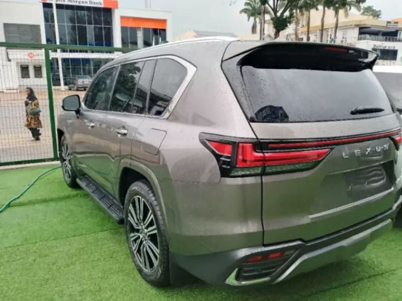 Lexus LX 600   - 2024