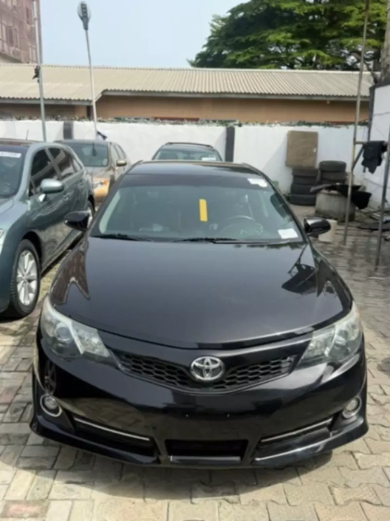 Toyota Camry   - 2013