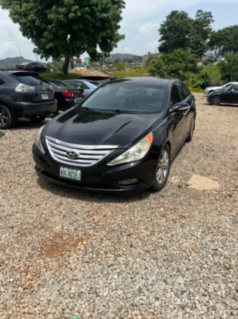 Hyundai Sonata   - 2011