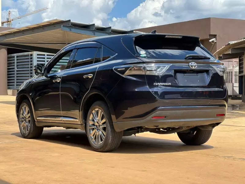 Toyota Harrier   - 2017