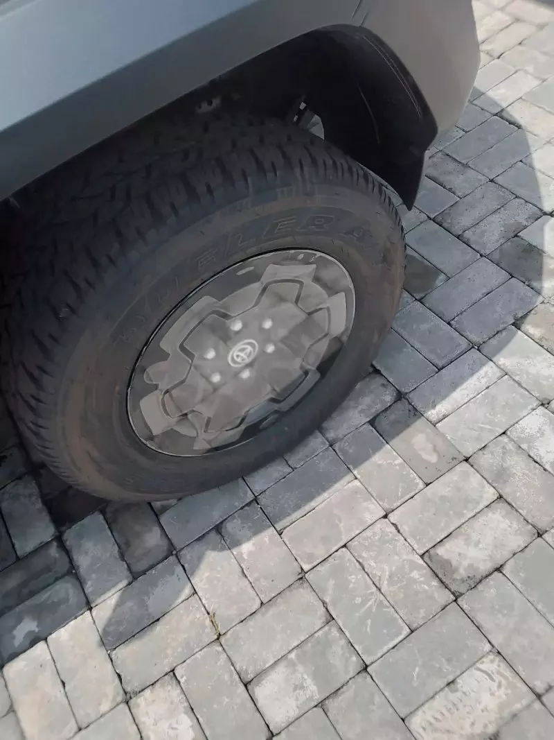 Toyota Hilux   - 2024