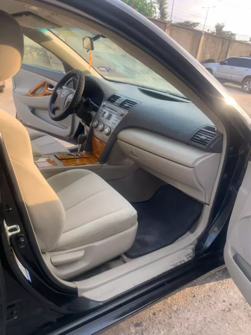 Toyota Camry   - 2011
