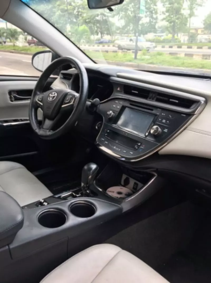 Toyota Avalon   - 2016
