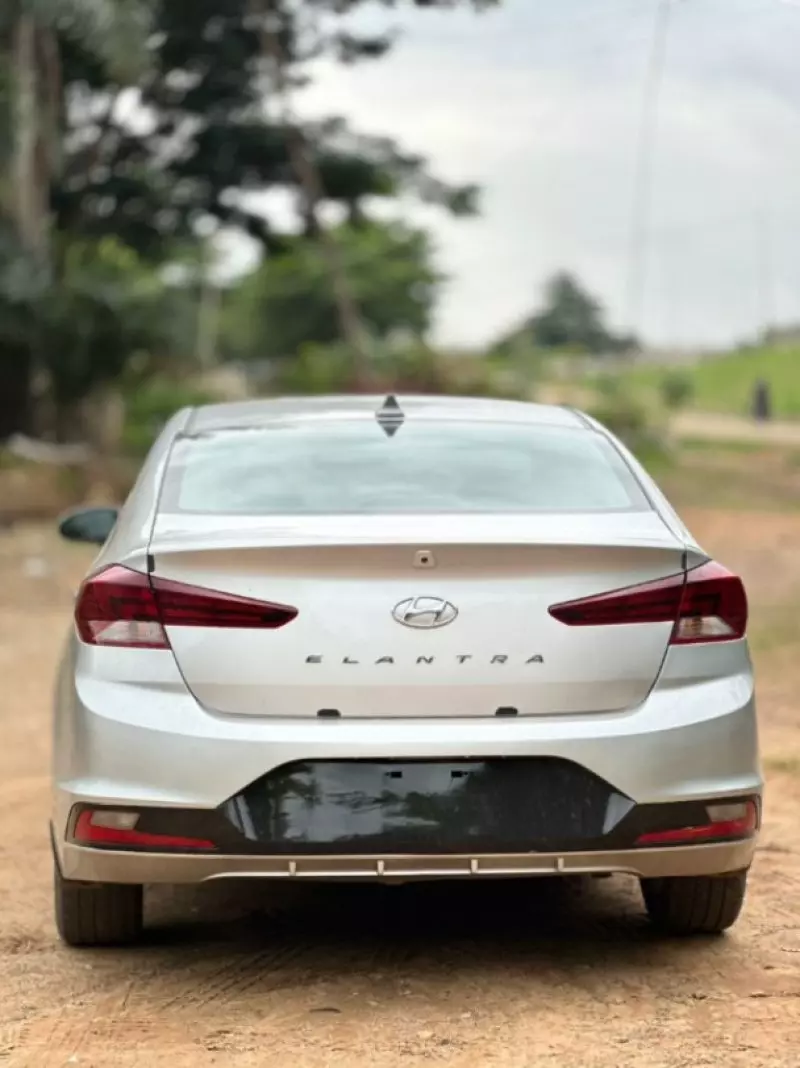 Hyundai Elantra   - 2020