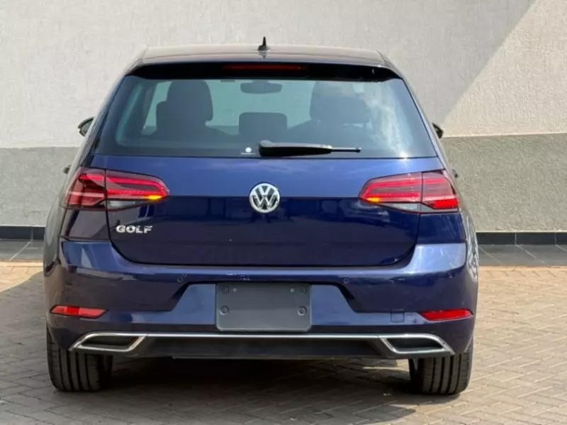 Volkswagen Golf   - 2020