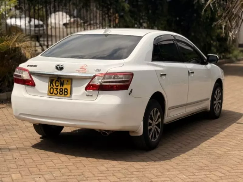 Toyota Premio    - 2012