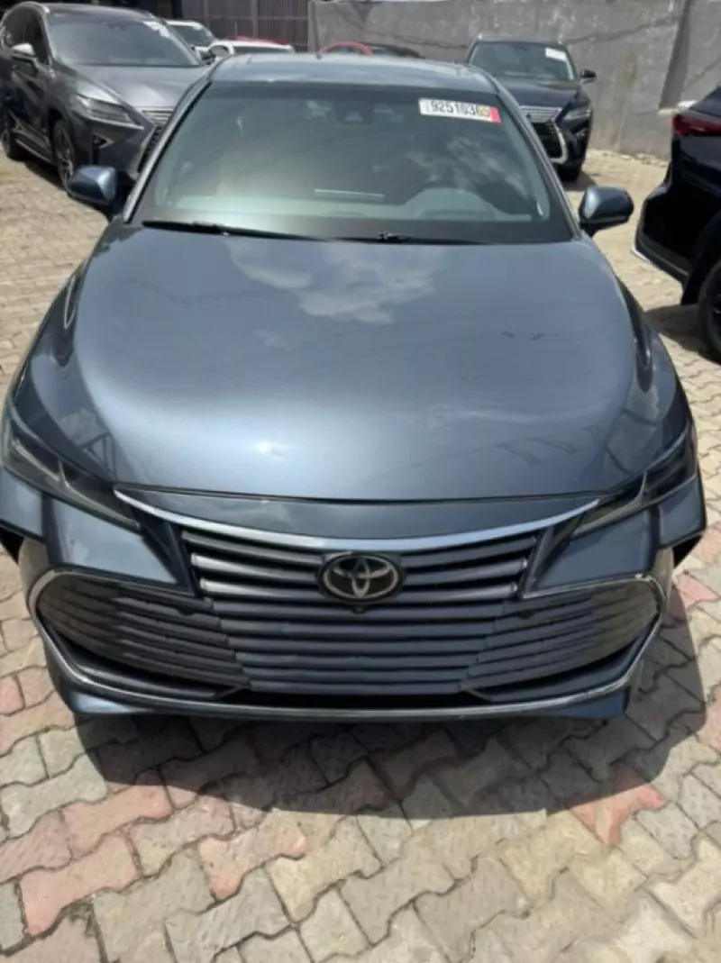 Toyota Avalon   - 2019