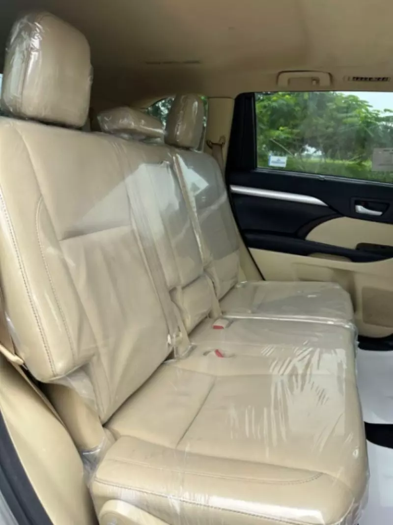 Toyota Highlander   - 2015