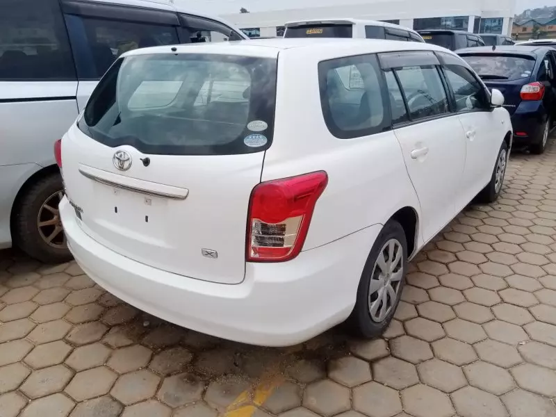 Toyota Fielder    - 2012