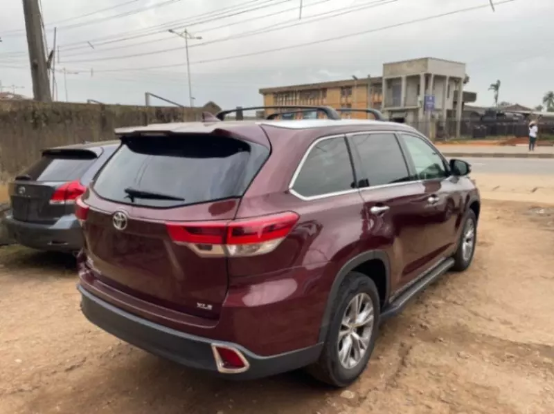 Toyota Highlander   - 2015