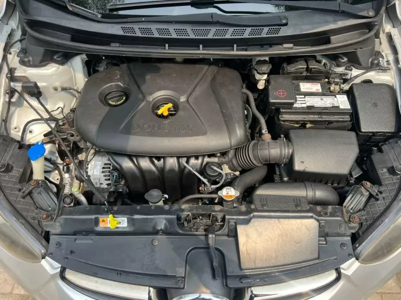 Hyundai Elantra   - 2013