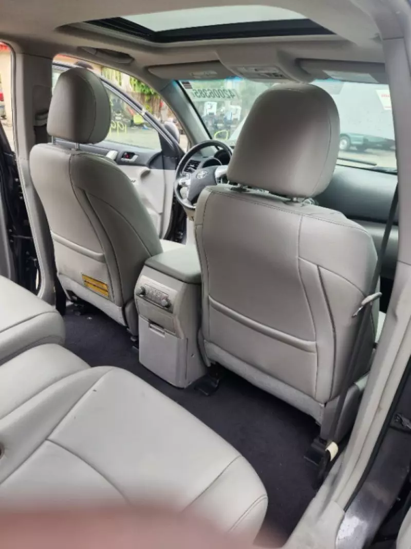 Toyota Highlander   - 2012