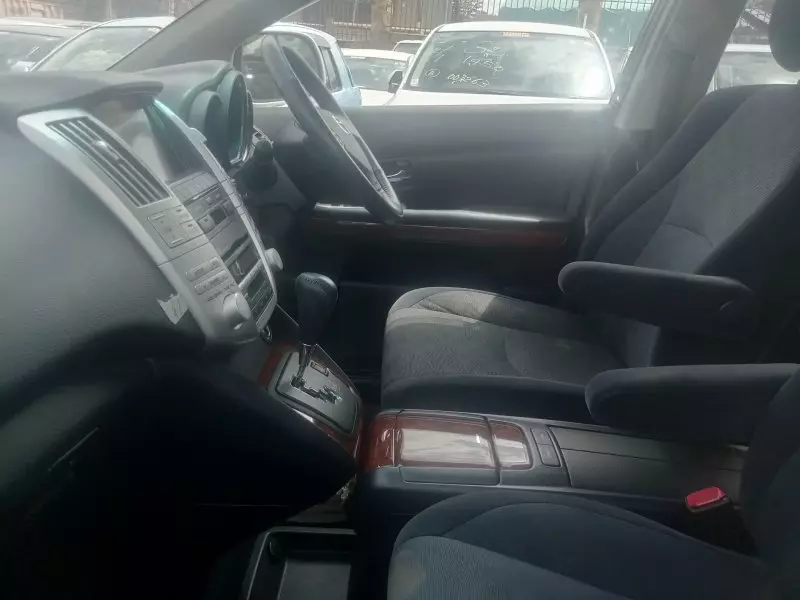 Toyota Harrier   - 2010