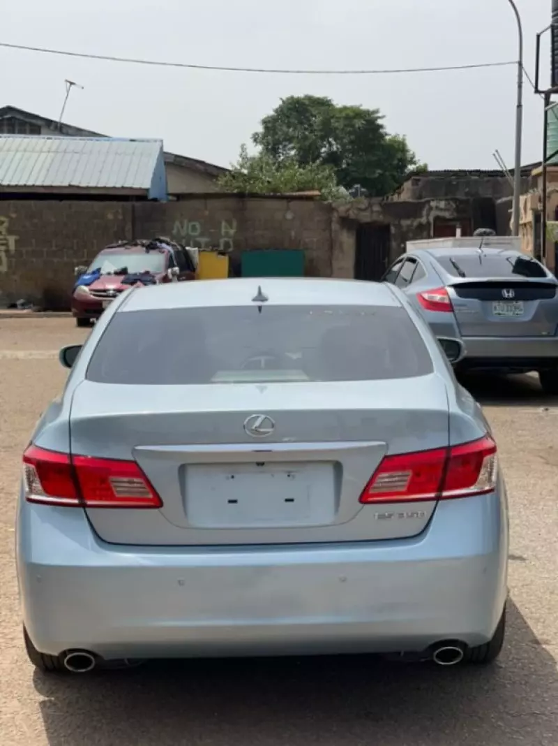 Lexus ES   - 2011