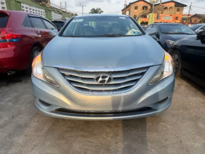 Hyundai Sonata   - 2011