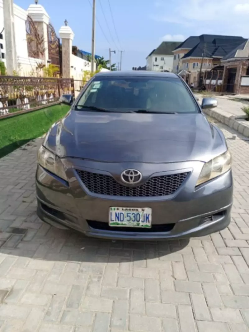 Toyota Camry   - 2009