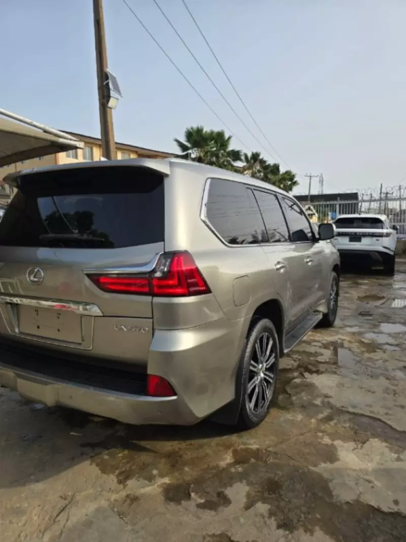 Lexus LX 570   - 2018