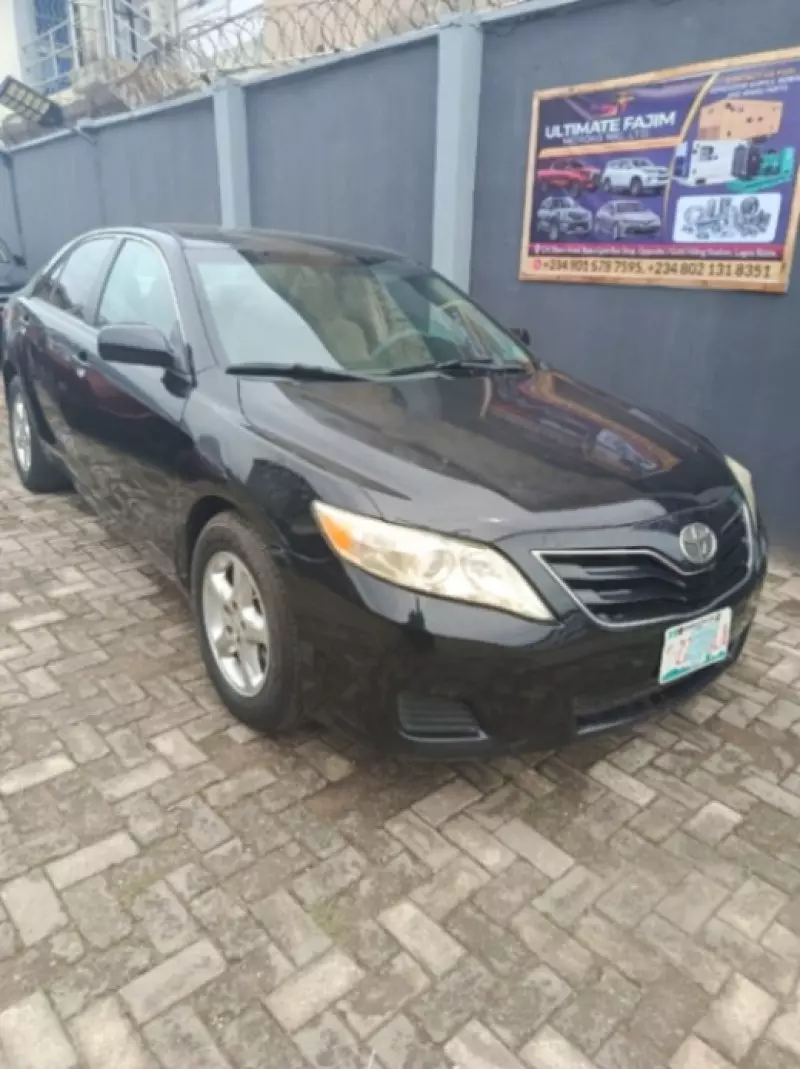 Toyota Camry - 2010
