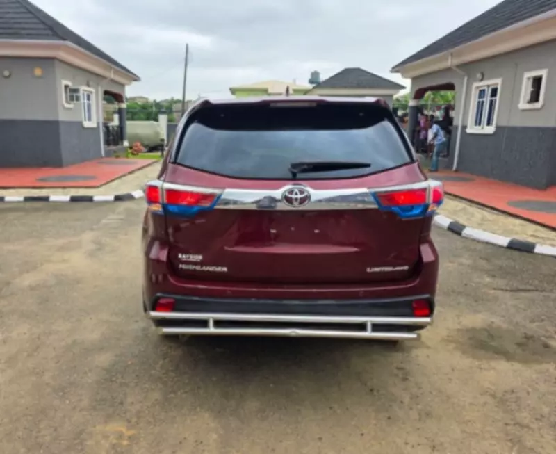Toyota Highlander   - 2014