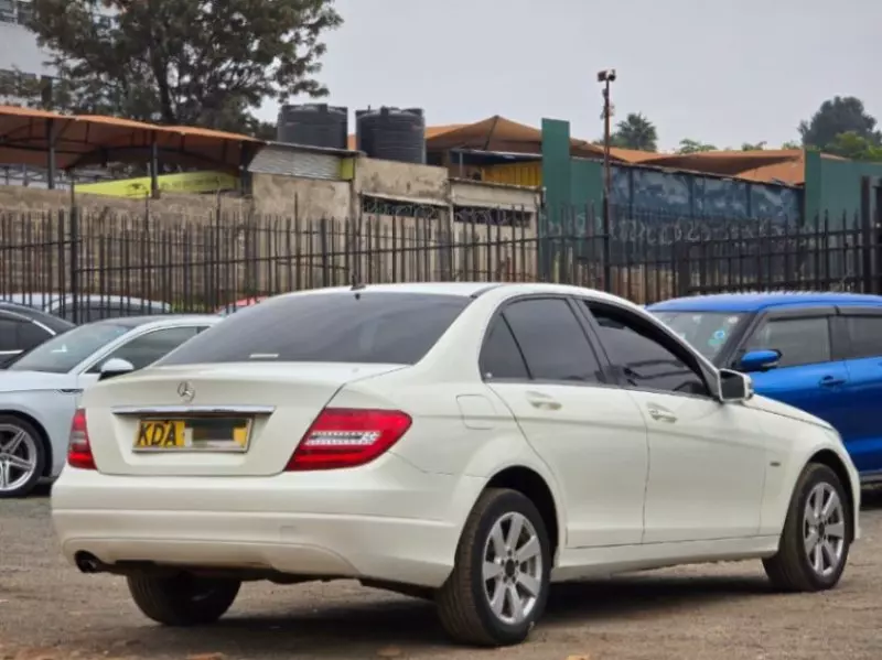 Mercedes-Benz C200   - 2013