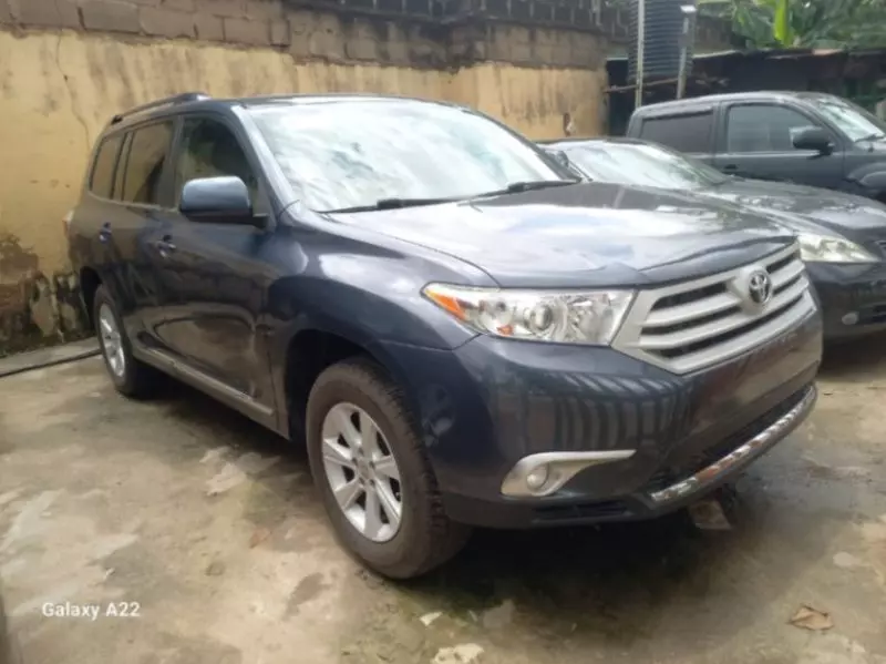 Toyota Highlander   - 2013