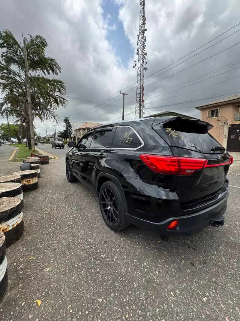 Toyota Highlander   - 2015