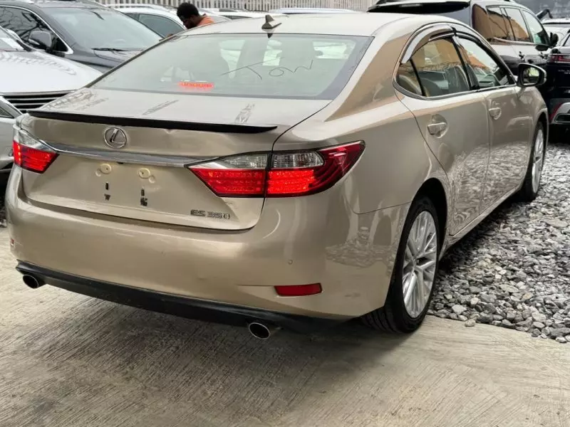 Lexus ES   - 2013