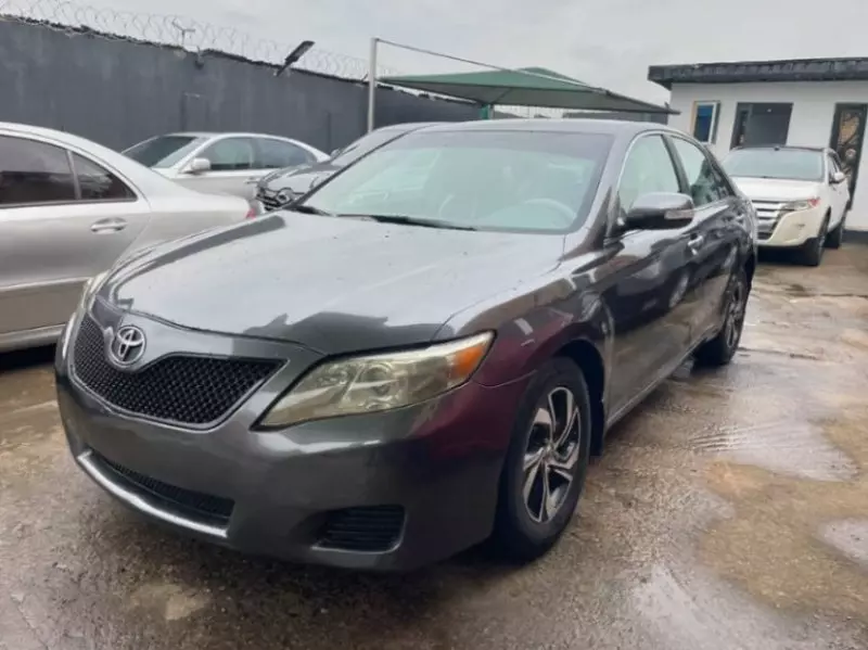 Toyota Camry   - 2010