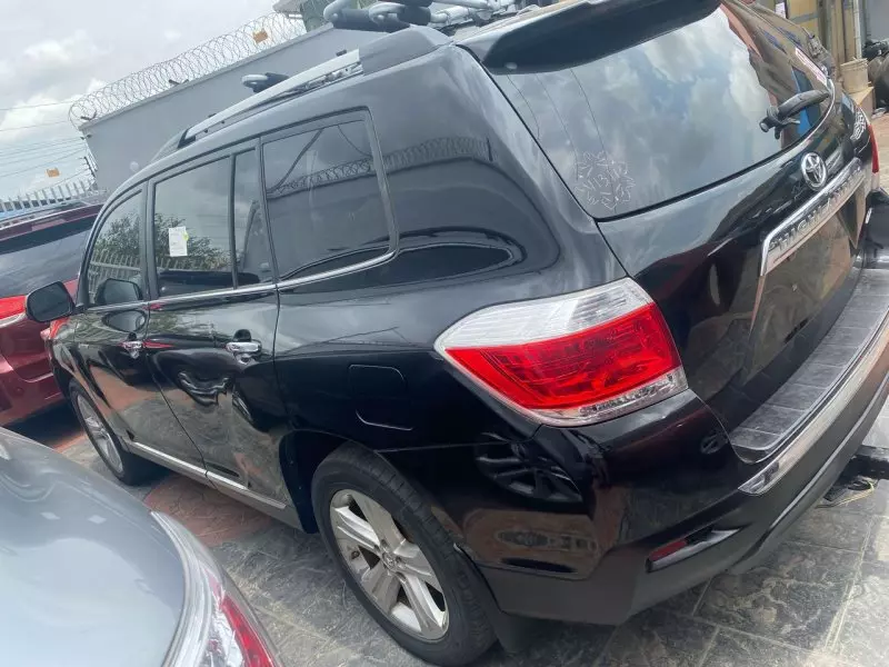 Toyota Highlander   - 2011