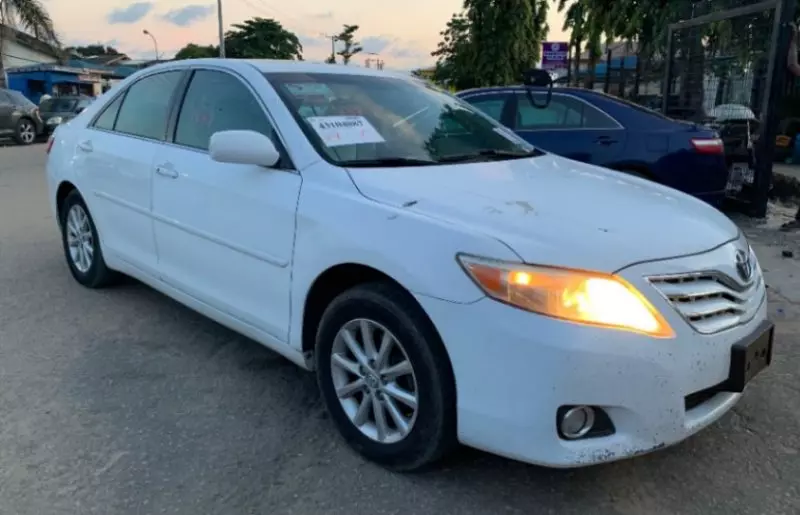 Toyota Camry   - 2010