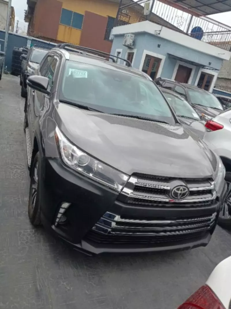 Toyota Highlander   - 2017