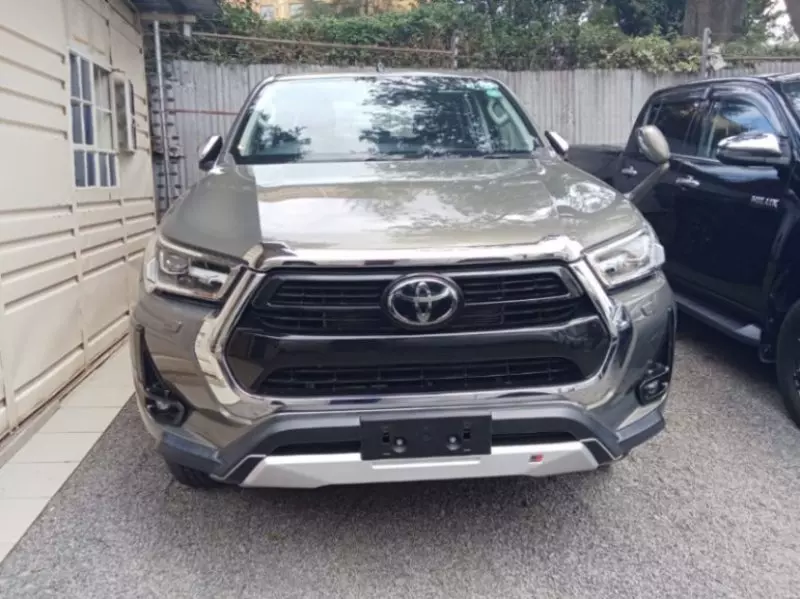Toyota Hilux   - 2021
