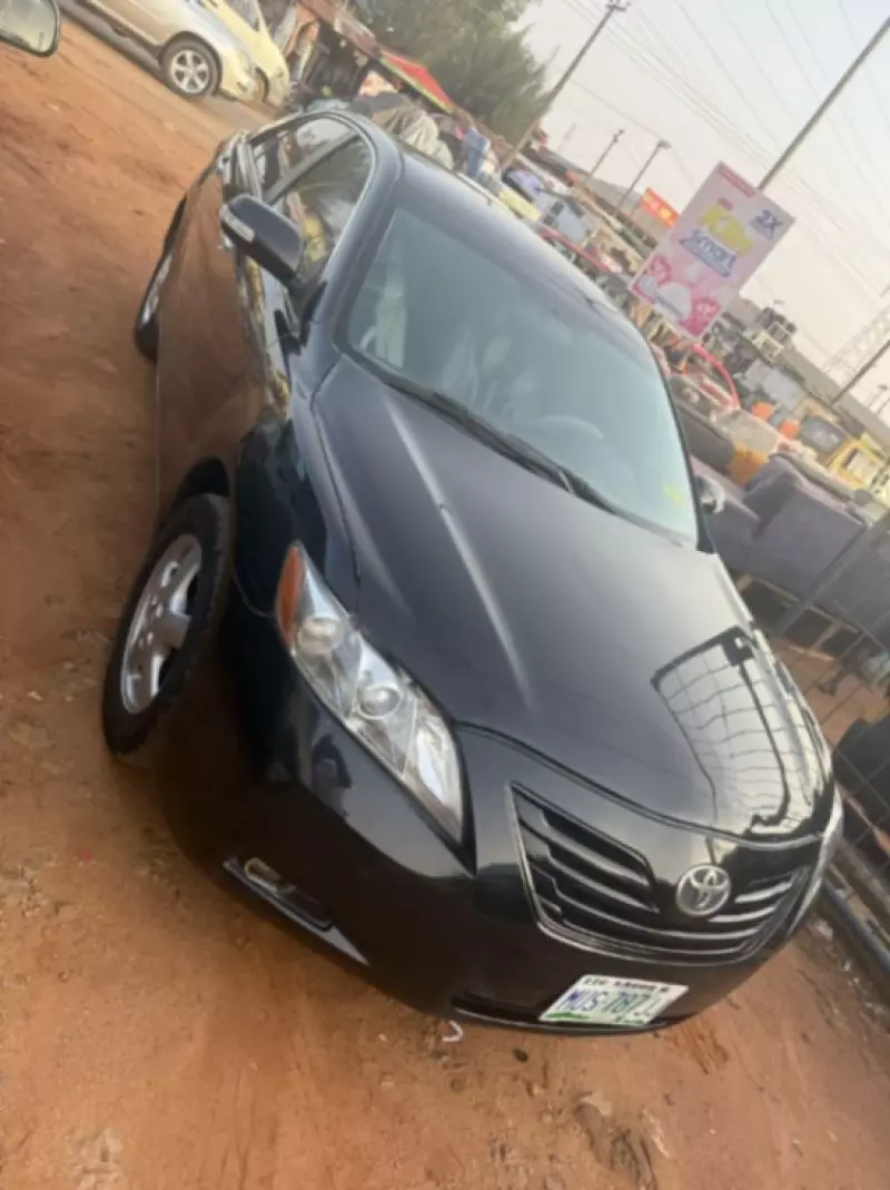 Toyota Camry   - 2009