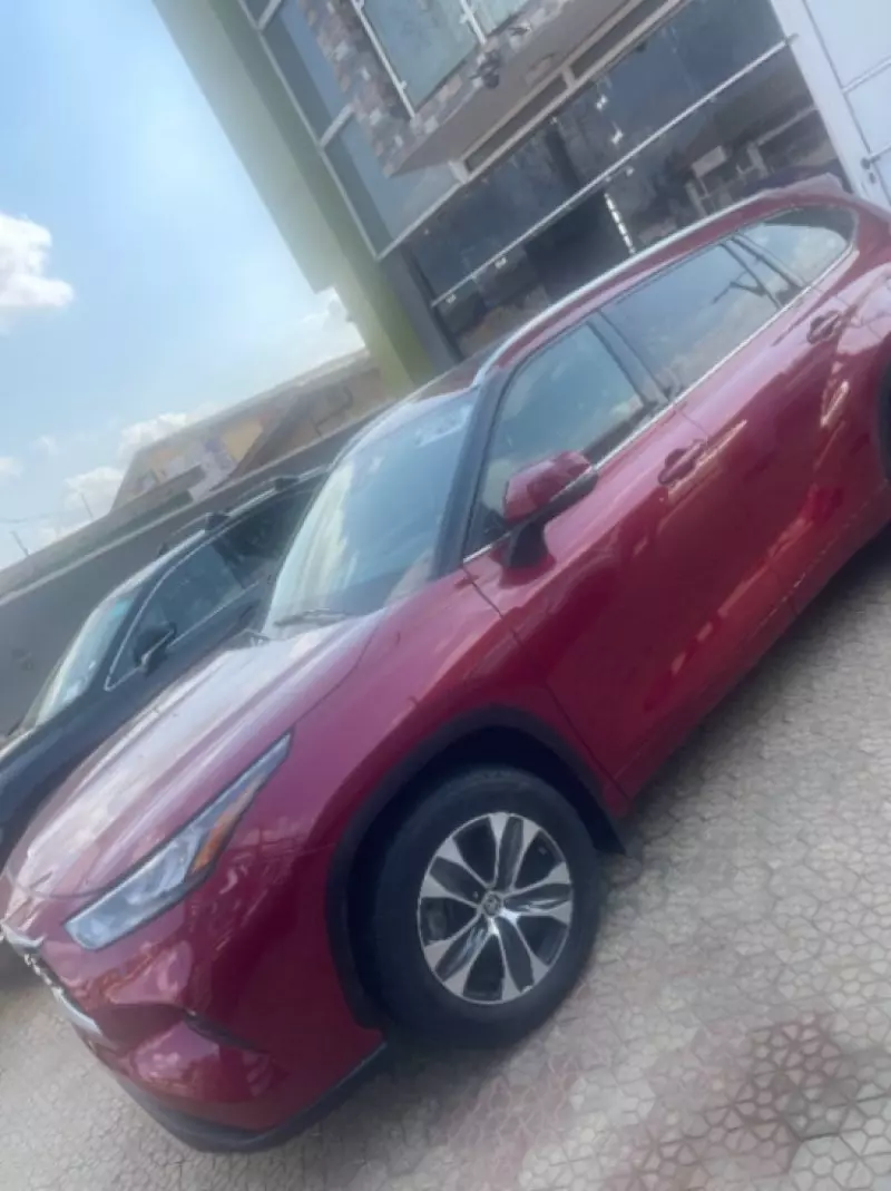 Toyota Highlander   - 2020