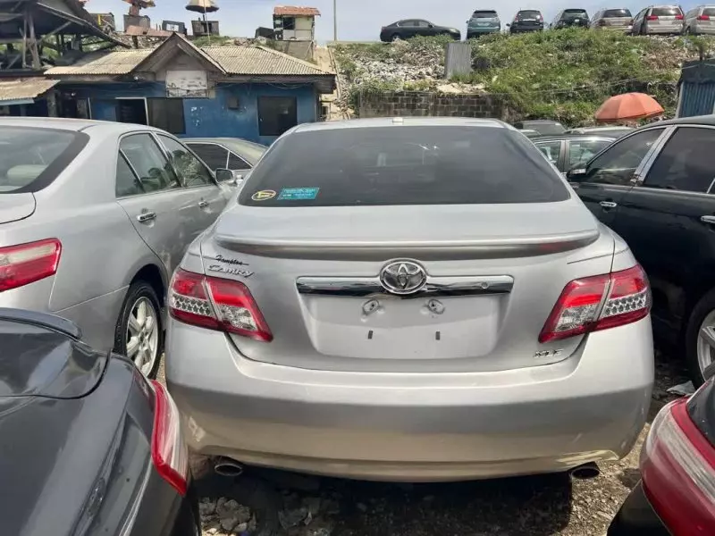 Toyota Camry   - 2011