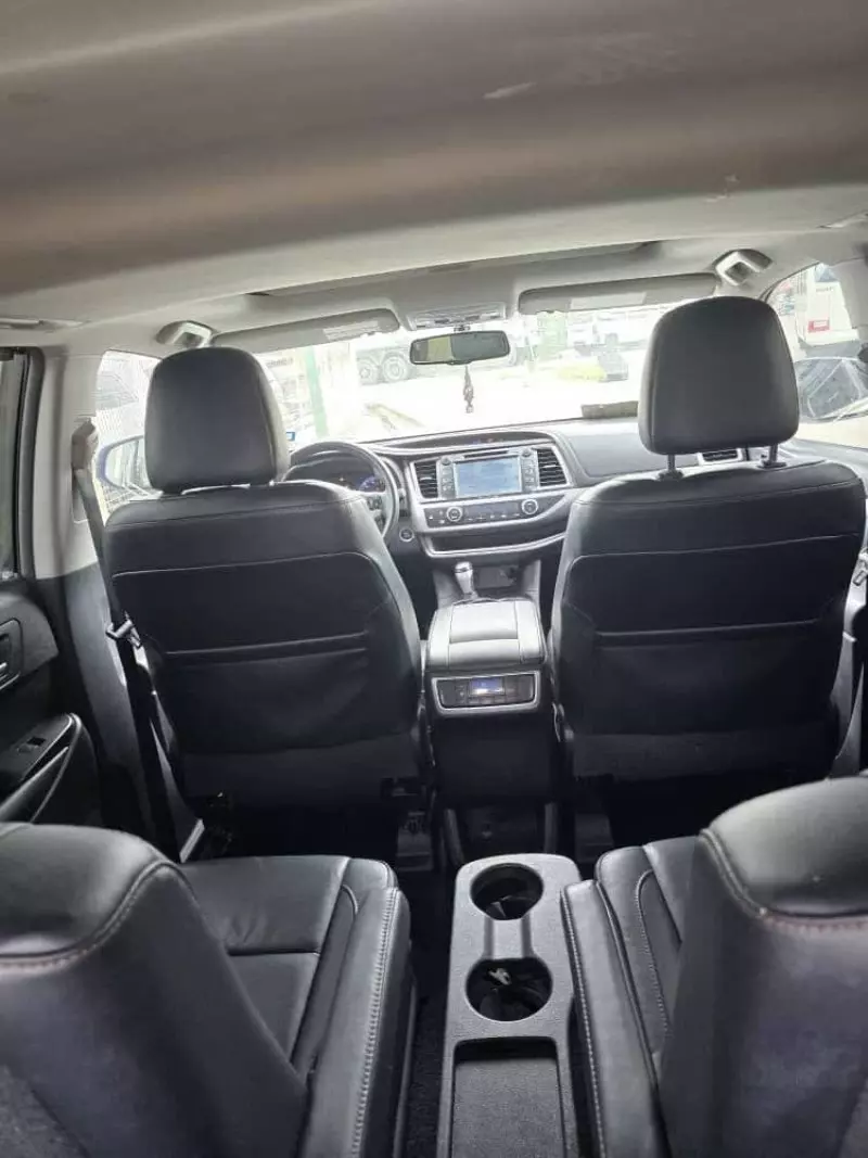 Toyota Highlander   - 2016