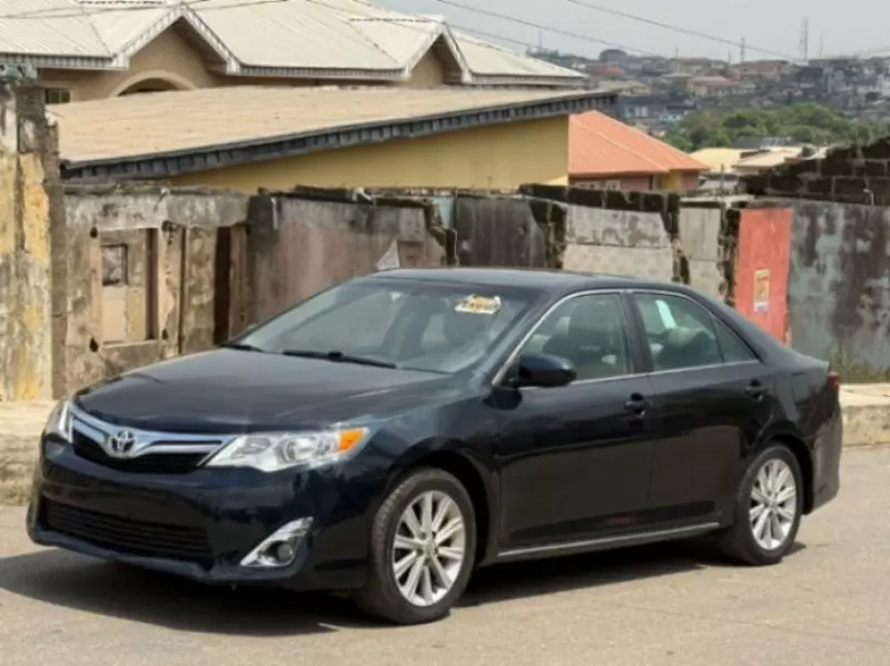 Toyota Camry   - 2013