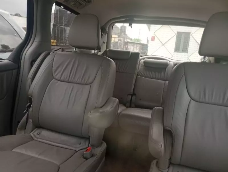 Toyota Sienna - 2010