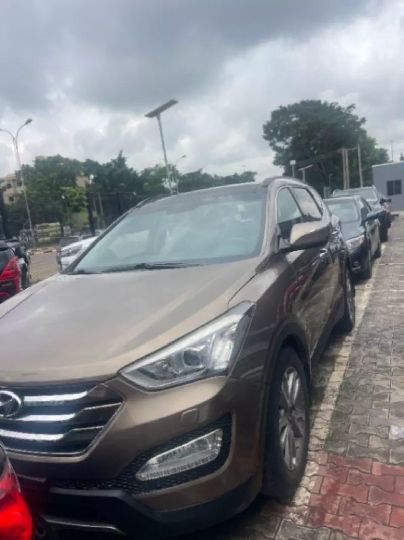Hyundai Santa Fe   - 2014