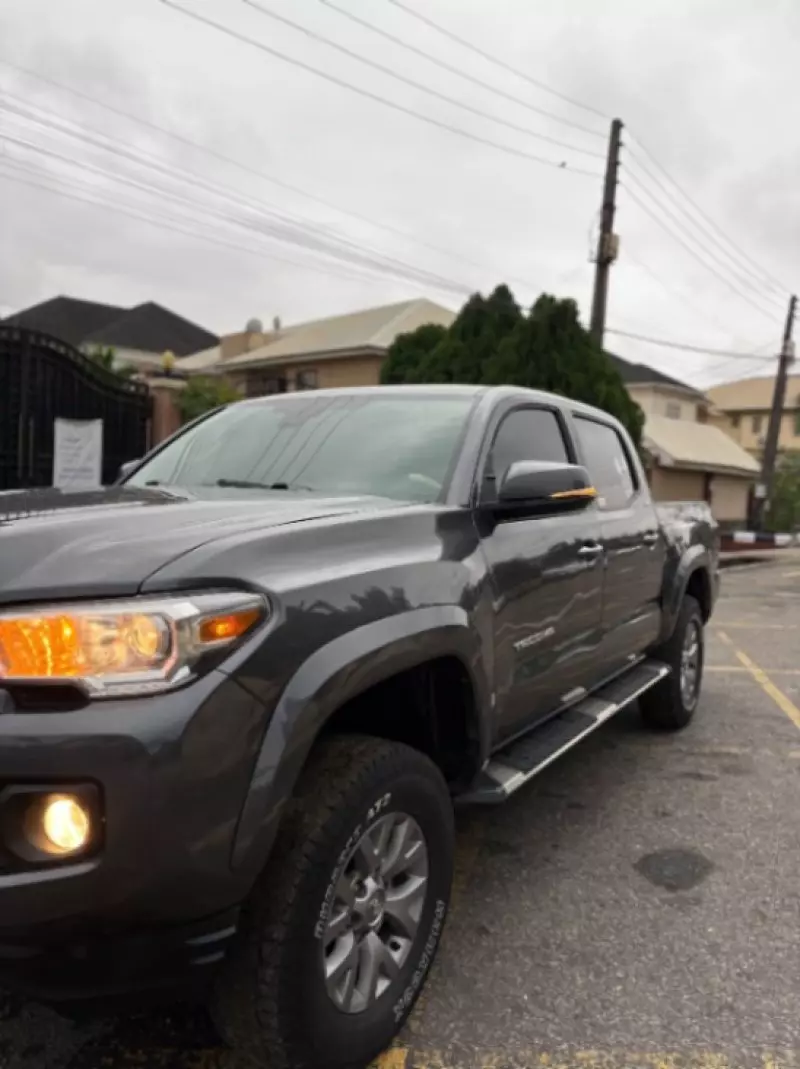 Toyota Tacoma   - 2019