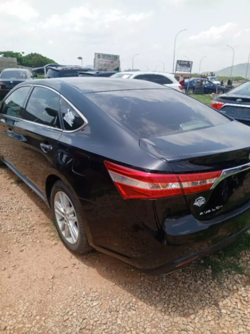 Toyota Avalon   - 2014