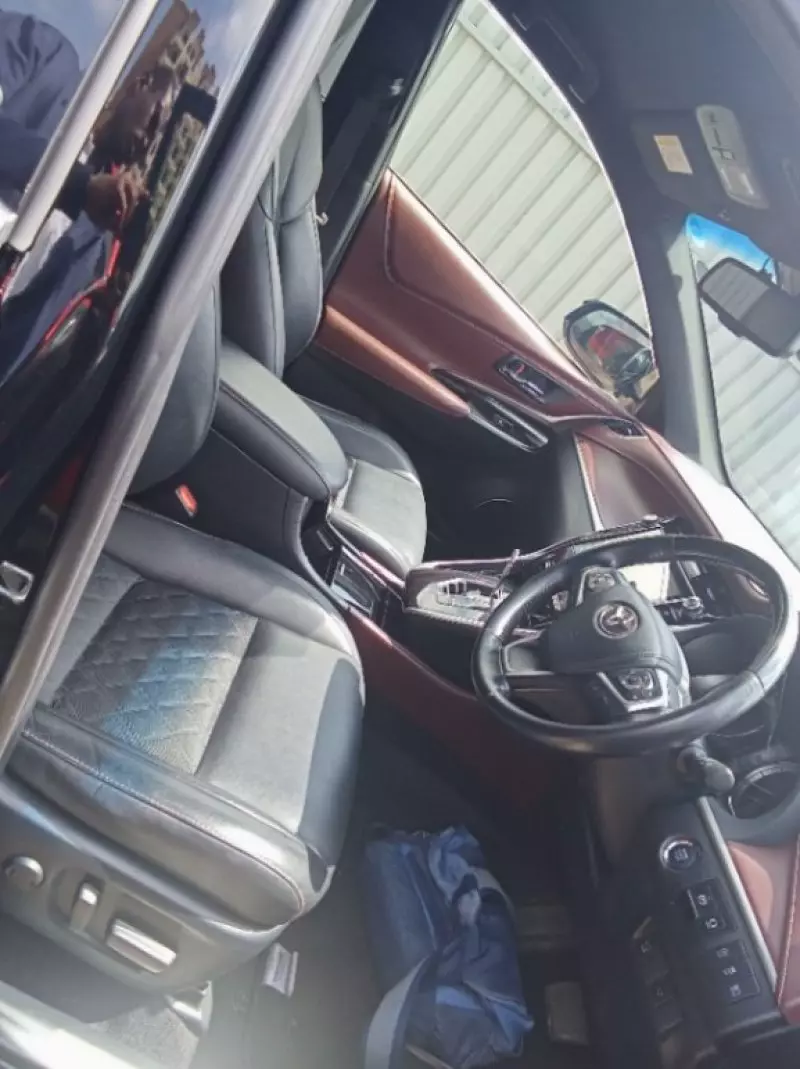 Toyota Harrier   - 2018
